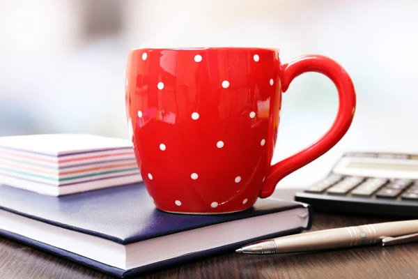 Tasse de thé au bureau — Photo