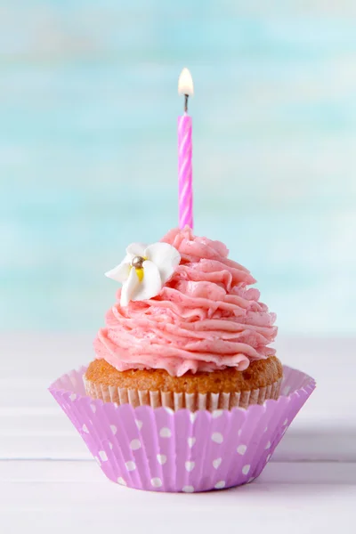 Urodziny pyszne ciastko — Zdjęcie stockowe
