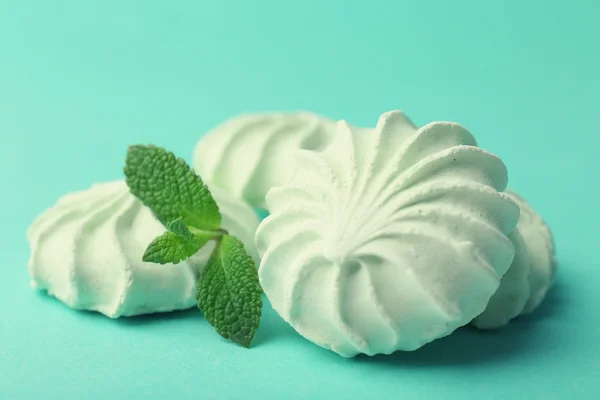 Meringues de couleur menthe — Photo