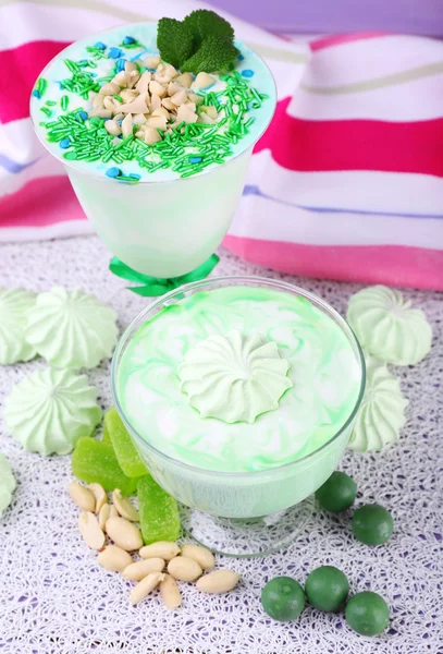 Mint milk dessert in glass bowls — Stock Photo, Image