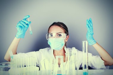 Tıbbi test yapmak laboratuvar asistanı