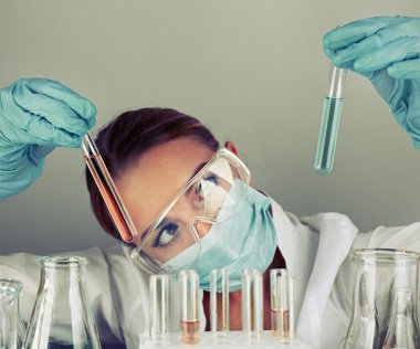 Tıbbi test yapmak laboratuvar asistanı