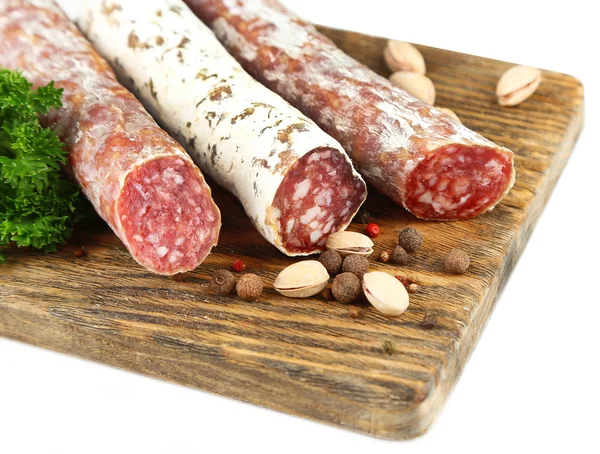 Italienische Salami auf Holzschneidebrett — Stockfoto