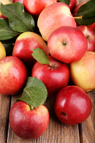 Ripe red apples — Stock Photo, Image