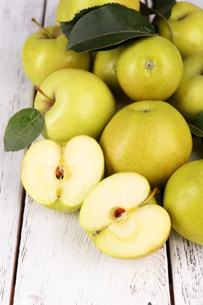 Manzanas verdes maduras — Foto de Stock