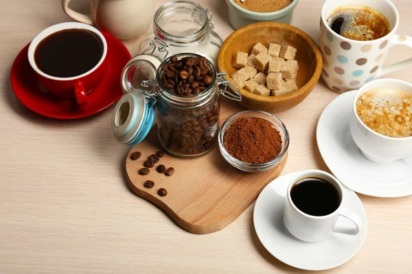 Nybryggt kaffe med flera ingredienser — Stockfoto