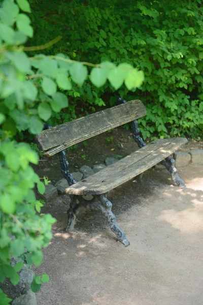 Banc en bois au parc — Photo