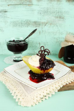 Lezzetli tatlı armut ile