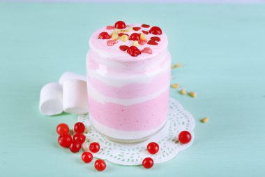 Kızılcık süt tatlısı