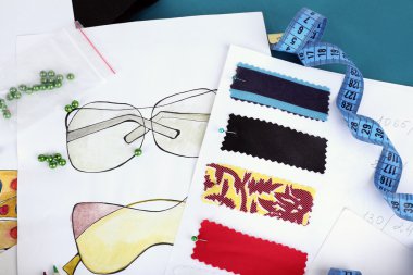 Çizimler elbise ve kumaş örnekleri