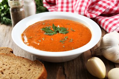 Lezzetli mercimek krem-çorbası