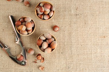 ahşap kase fındık