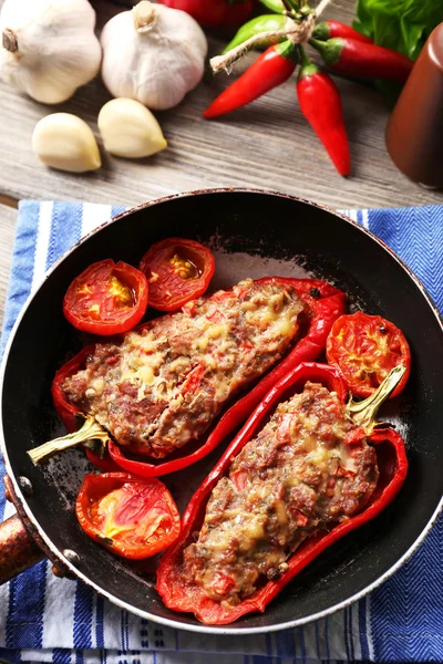 Pimienta rellena con carne —  Fotos de Stock