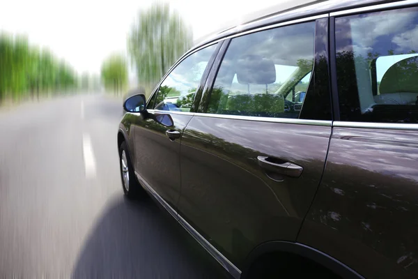 Coche en carretera — Foto de Stock