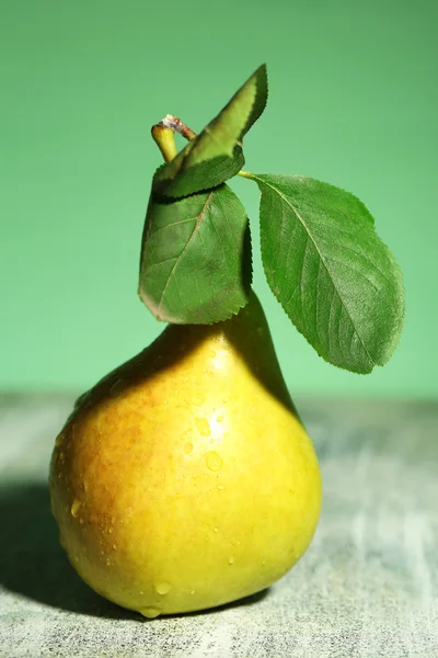 Pêra madura saborosa — Fotografia de Stock