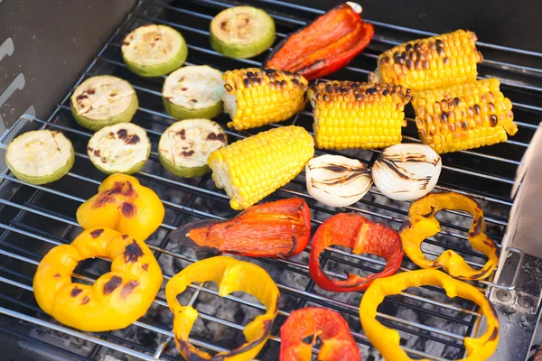 Gemüse auf dem Grill, Nahaufnahme — Stockfoto