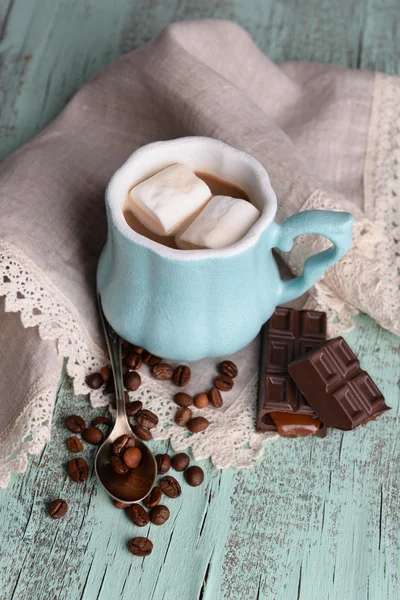 Tassen Kaffee mit Marshmallow — Stockfoto