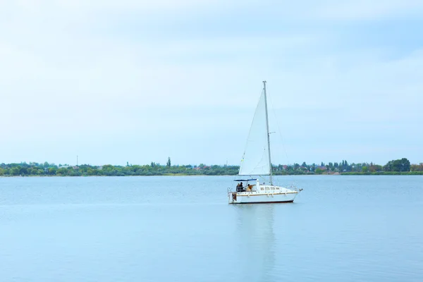 Vackra Yacht under dagtid — Stockfoto