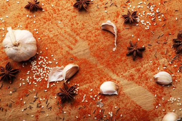 Especias en mesa con silueta de tenedor —  Fotos de Stock