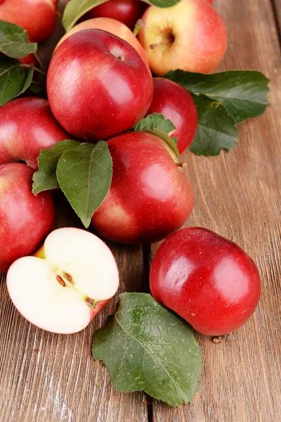 Ripe red apples — Stock Photo, Image