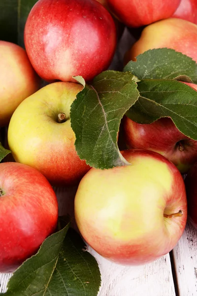 Manzanas rojas maduras —  Fotos de Stock