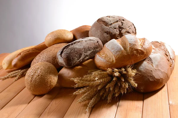 Pane fresco in tavola — Foto Stock