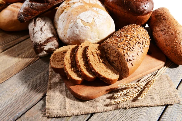 Pan fresco en la mesa — Foto de Stock