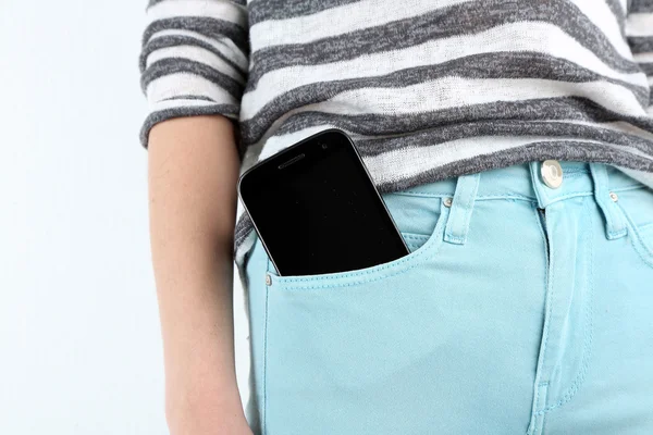 Telefon w kieszeni dżinsów — Zdjęcie stockowe