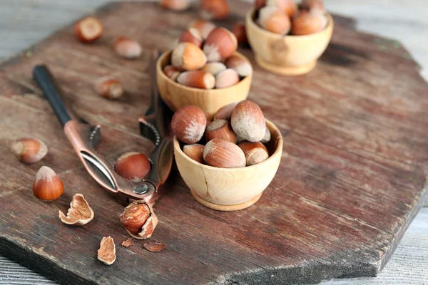 Hazelnuts in wooden bowl — Stock Photo, Image