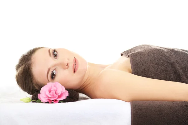 Beautiful young woman having relax in spa salon — Stock Photo, Image