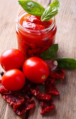 Kurutulmuş domates cam