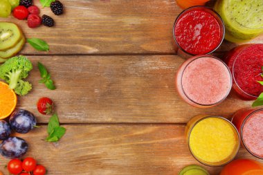 Lezzetli taze meyve suyu bir bardak