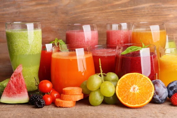 Glasses of tasty fresh juice — Stock Photo, Image