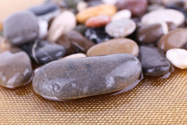 Kamienie morze na powierzchni złoty — Zdjęcie stockowe