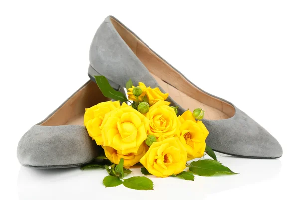 Belle femme chaussures avec des fleurs — Photo