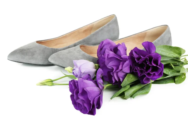 Mooie vrouw schoenen met bloemen — Stockfoto