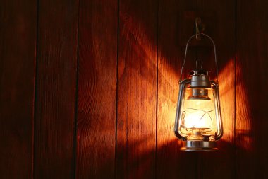 Kancaya asılı fener