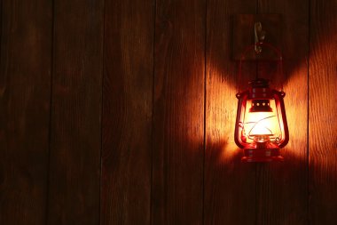 Kancaya asılı fener