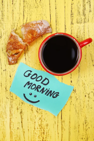 Coffee, fresh croissant and paper card — Stock Photo, Image