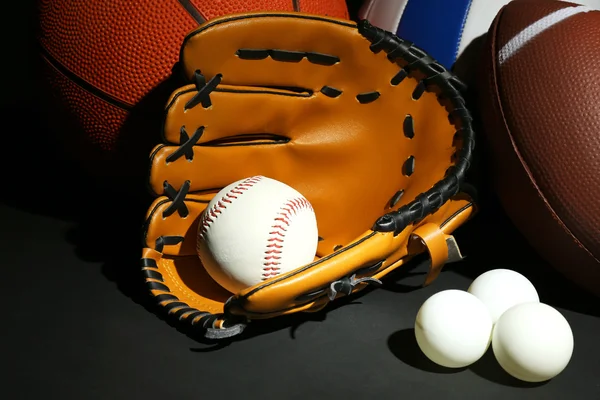 Diferentes bolas deportivas —  Fotos de Stock