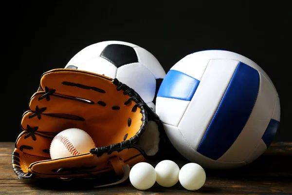 Diferentes bolas deportivas —  Fotos de Stock