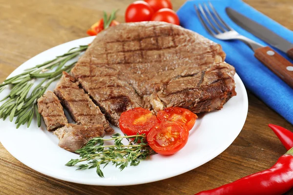 Delicious grilled meat — Stock Photo, Image