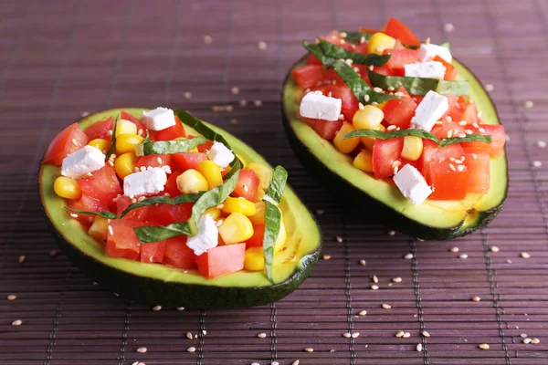 Insalata saporita in avocado — Foto Stock