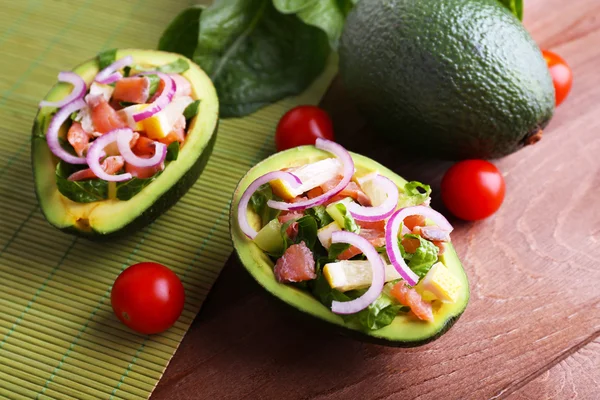 Insalata saporita in avocado — Foto Stock