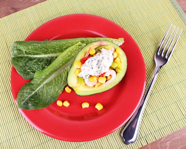 Salada saborosa em abacate — Fotografia de Stock