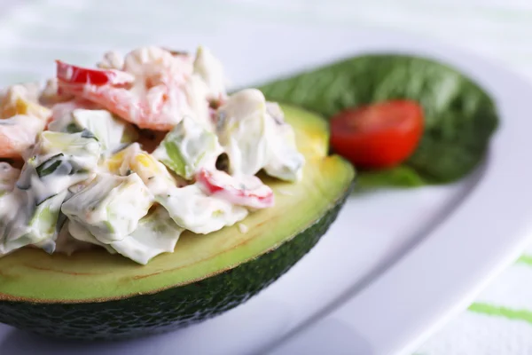 Heerlijke salade met avocado — Stockfoto