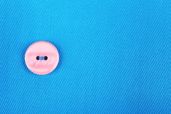 Botón sobre tela azul — Foto de Stock