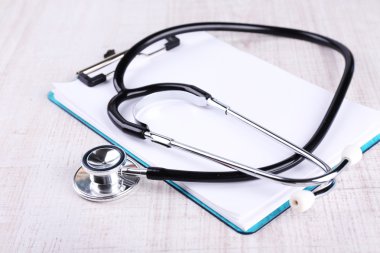 Tablo üzerinde tıbbi malzeme