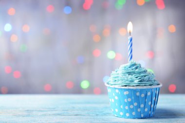 Lezzetli doğum günü kek