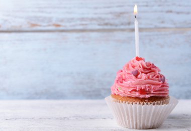 Lezzetli doğum günü kek